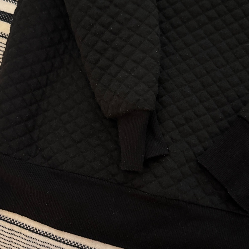 Doe & Rae Black Quilted Button-Up - Picture 4 of 5